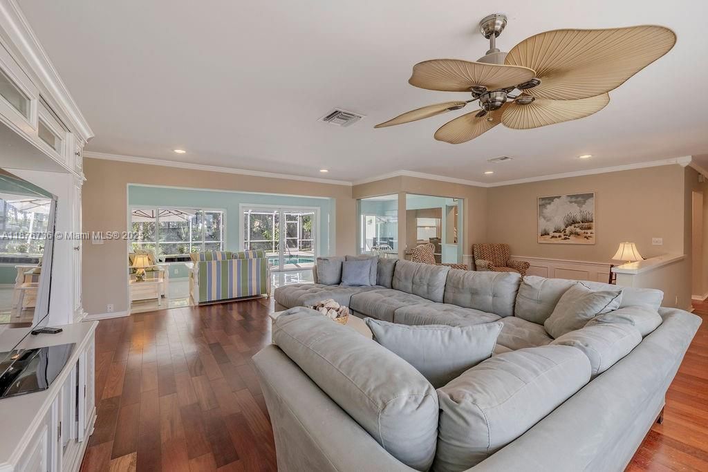 Recently Sold: $1,350,000 (4 beds, 3 baths, 2794 Square Feet)