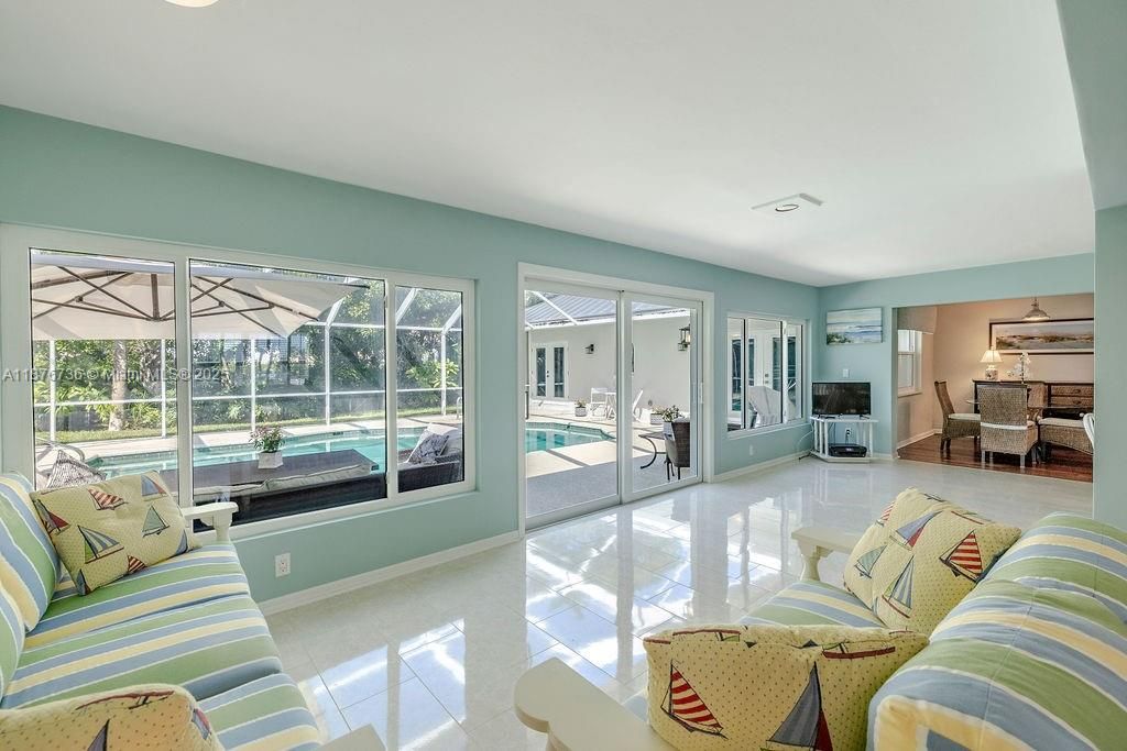 Recently Sold: $1,350,000 (4 beds, 3 baths, 2794 Square Feet)