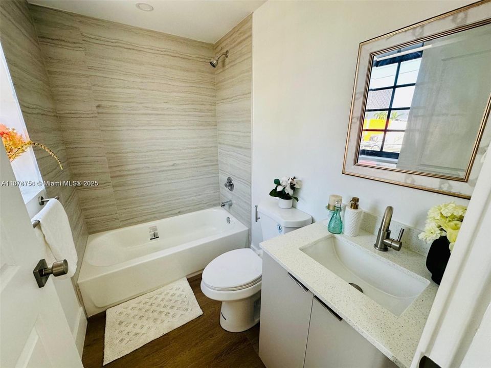 En Venta: $269,983 (0 camas, 1 baños, 290 Pies cuadrados)