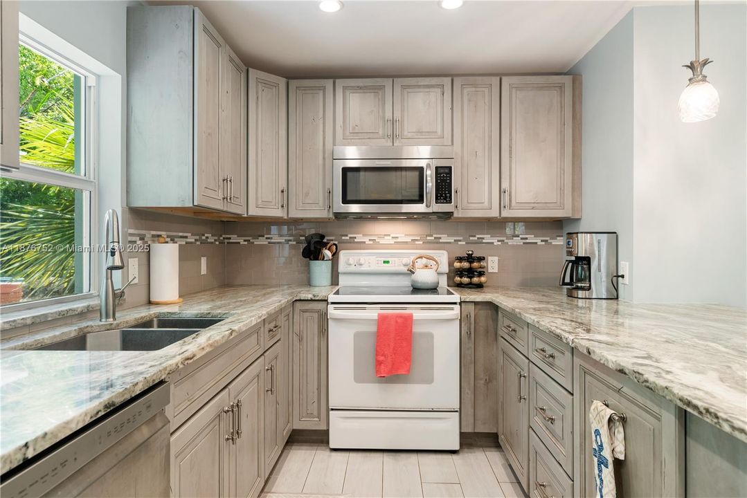 待售: $639,000 (3 贝兹, 2 浴室, 1290 平方英尺)