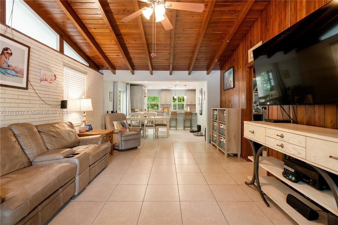 待售: $639,000 (3 贝兹, 2 浴室, 1290 平方英尺)