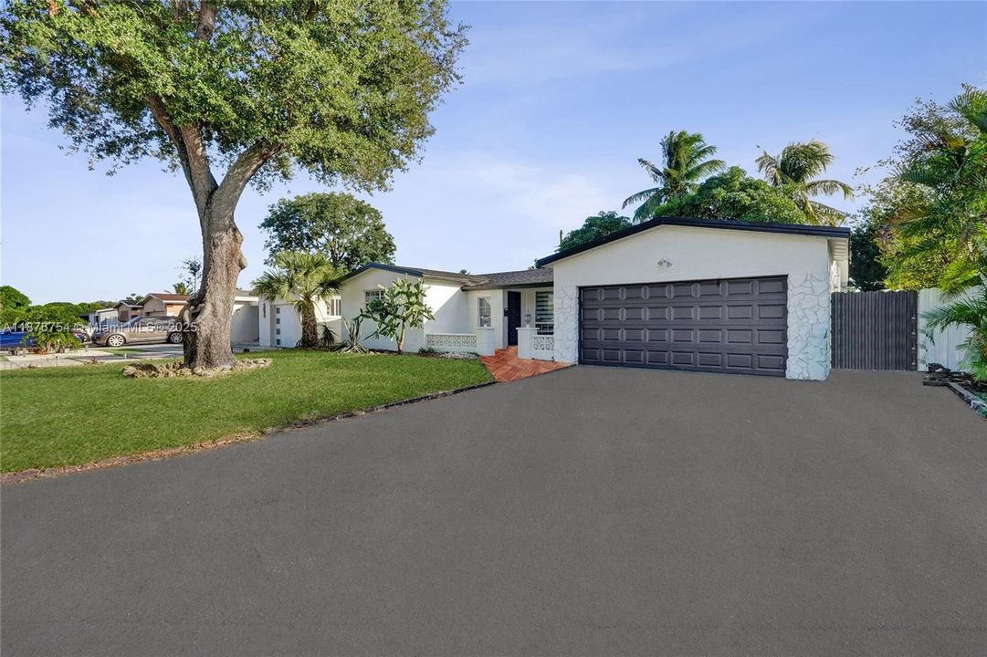 For Sale: $554,999 (4 beds, 3 baths, 2060 Square Feet)