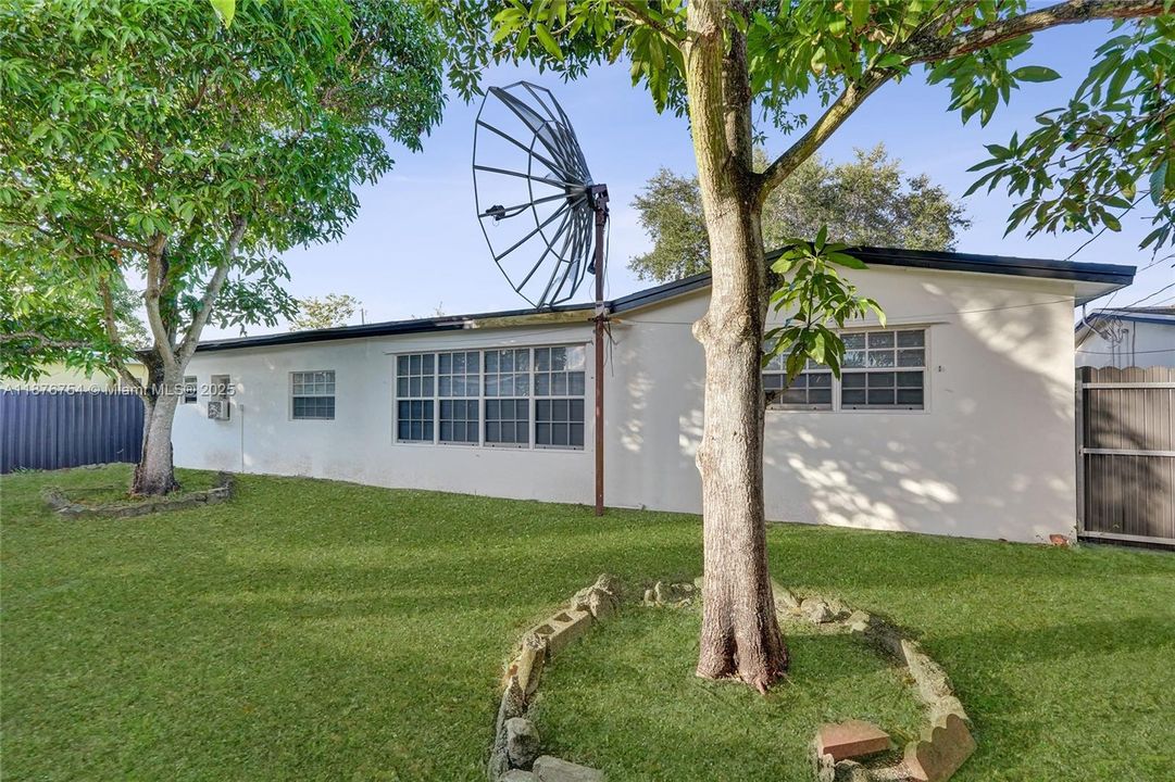 For Sale: $554,999 (4 beds, 3 baths, 2060 Square Feet)