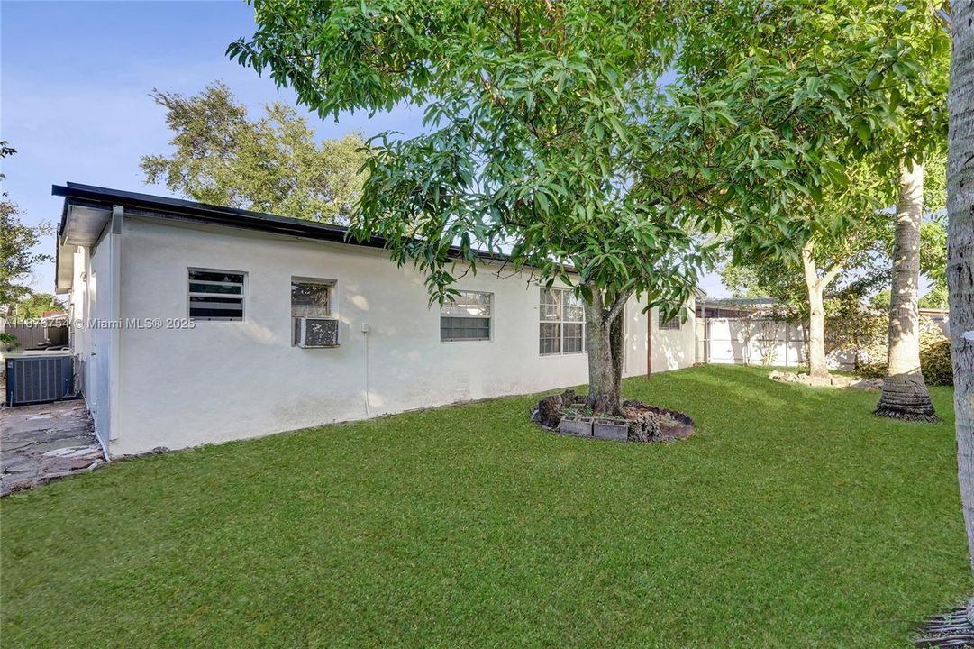 For Sale: $554,999 (4 beds, 3 baths, 2060 Square Feet)