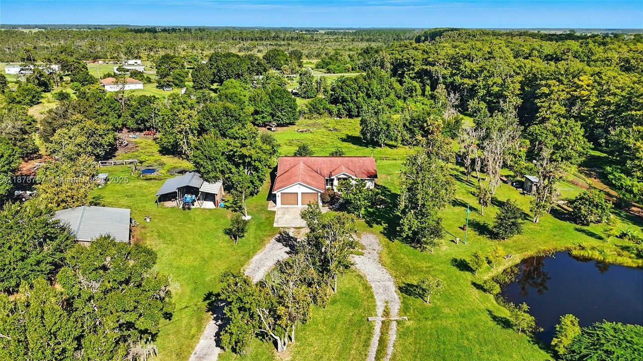 For Sale: $599,900 (3 beds, 3 baths, 2044 Square Feet)