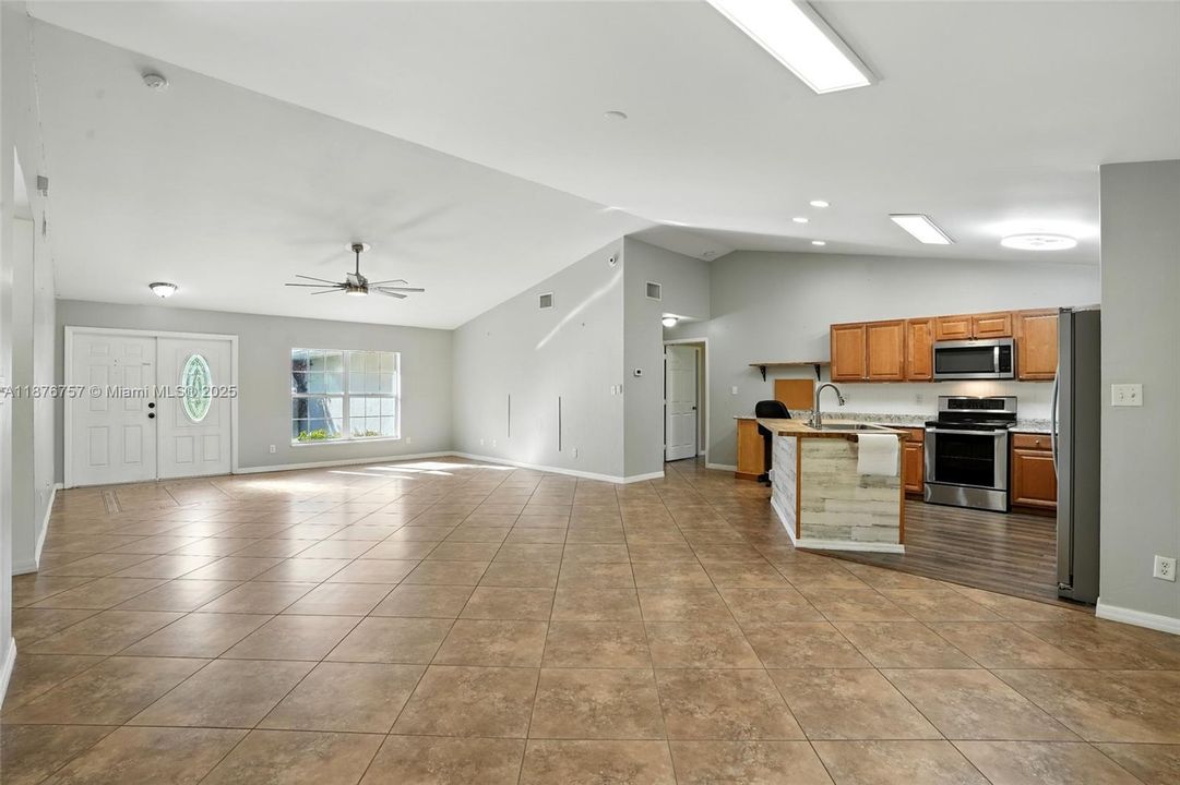 For Sale: $599,900 (3 beds, 3 baths, 2044 Square Feet)