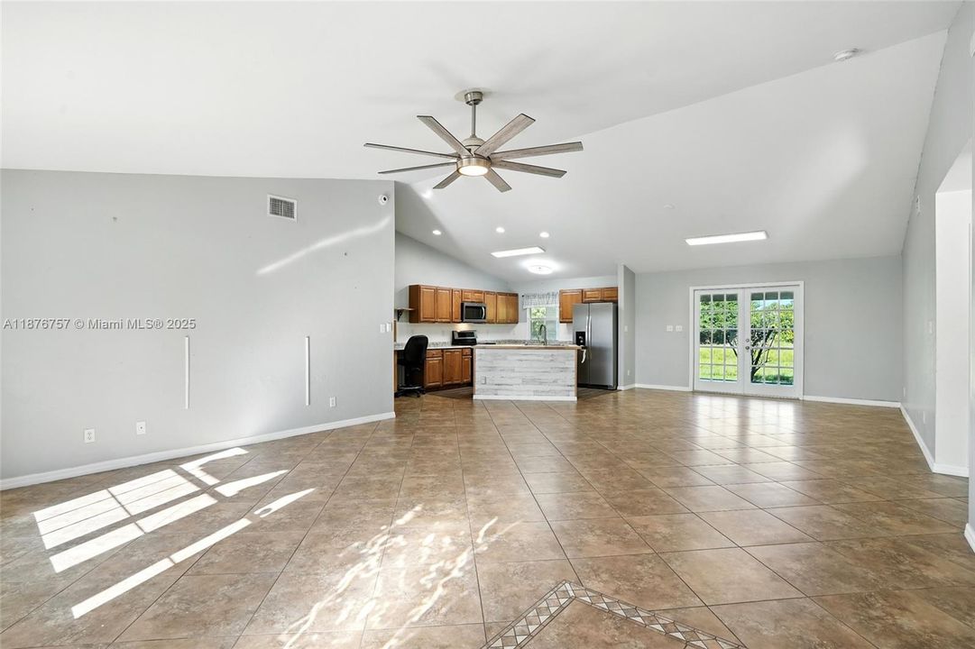 For Sale: $599,900 (3 beds, 3 baths, 2044 Square Feet)