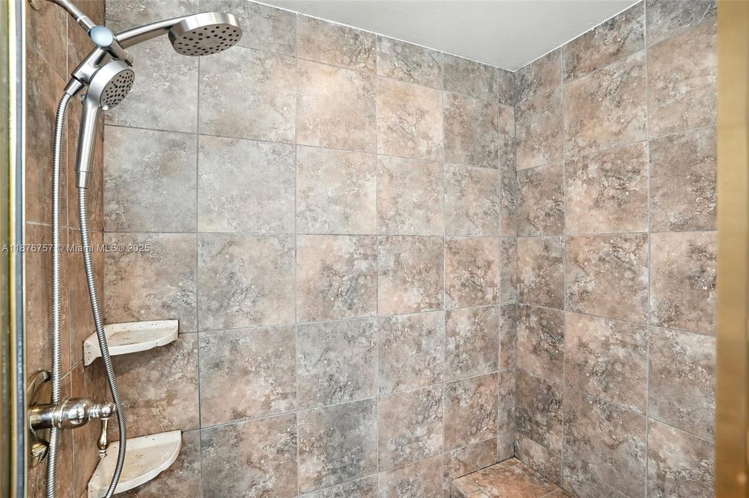 For Sale: $599,900 (3 beds, 3 baths, 2044 Square Feet)