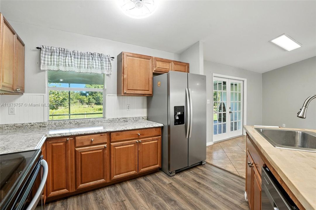 For Sale: $599,900 (3 beds, 3 baths, 2044 Square Feet)