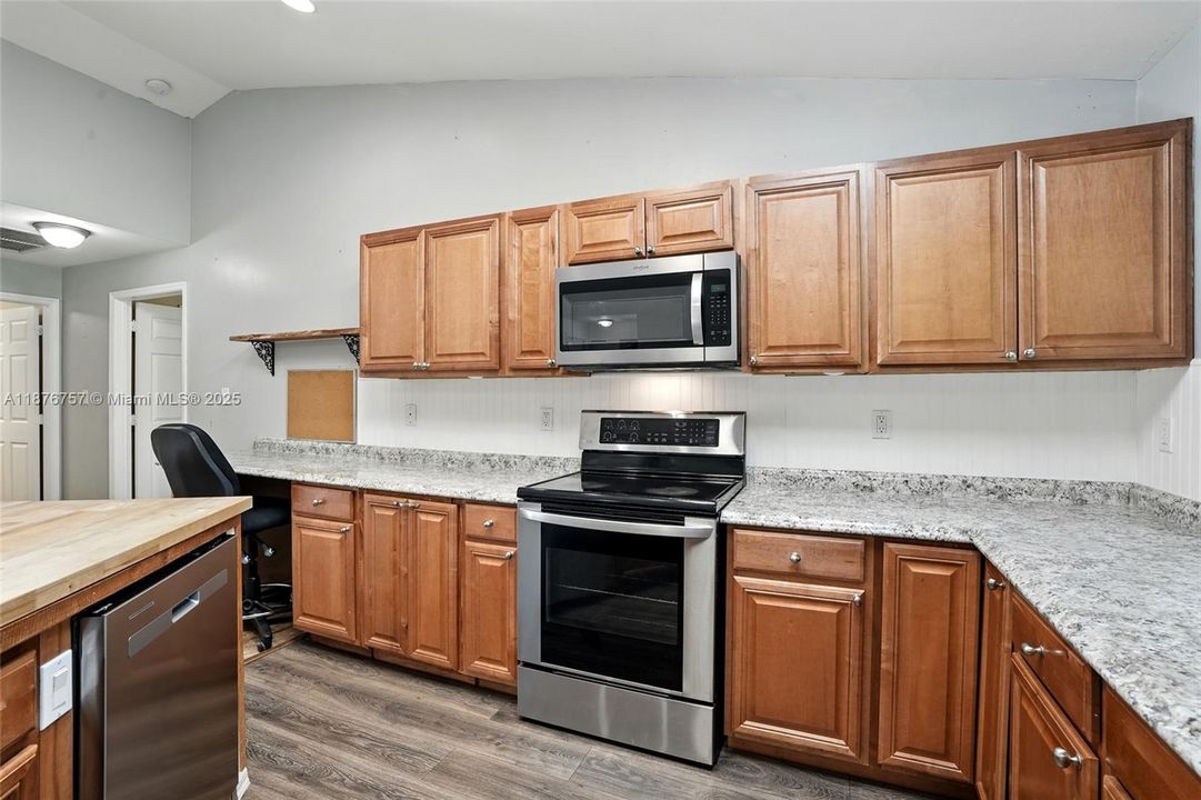 For Sale: $599,900 (3 beds, 3 baths, 2044 Square Feet)