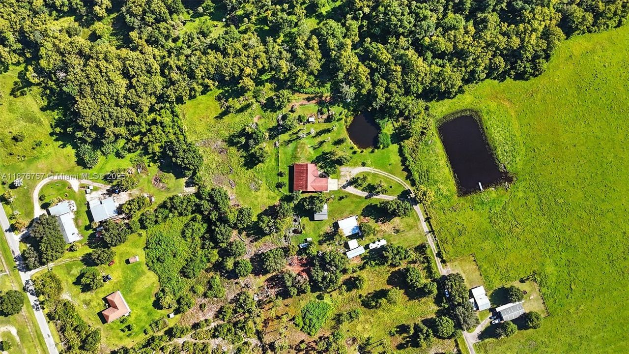 For Sale: $599,900 (3 beds, 3 baths, 2044 Square Feet)