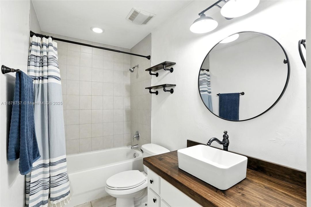 For Sale: $599,900 (3 beds, 3 baths, 2044 Square Feet)