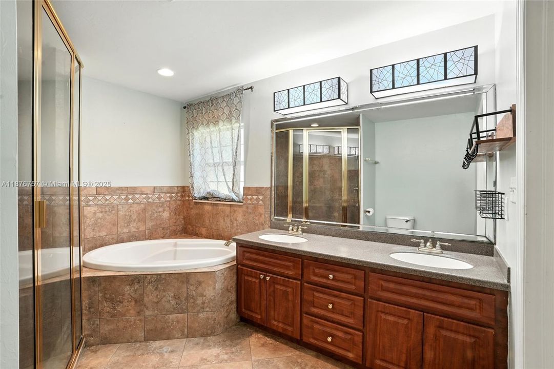 For Sale: $599,900 (3 beds, 3 baths, 2044 Square Feet)