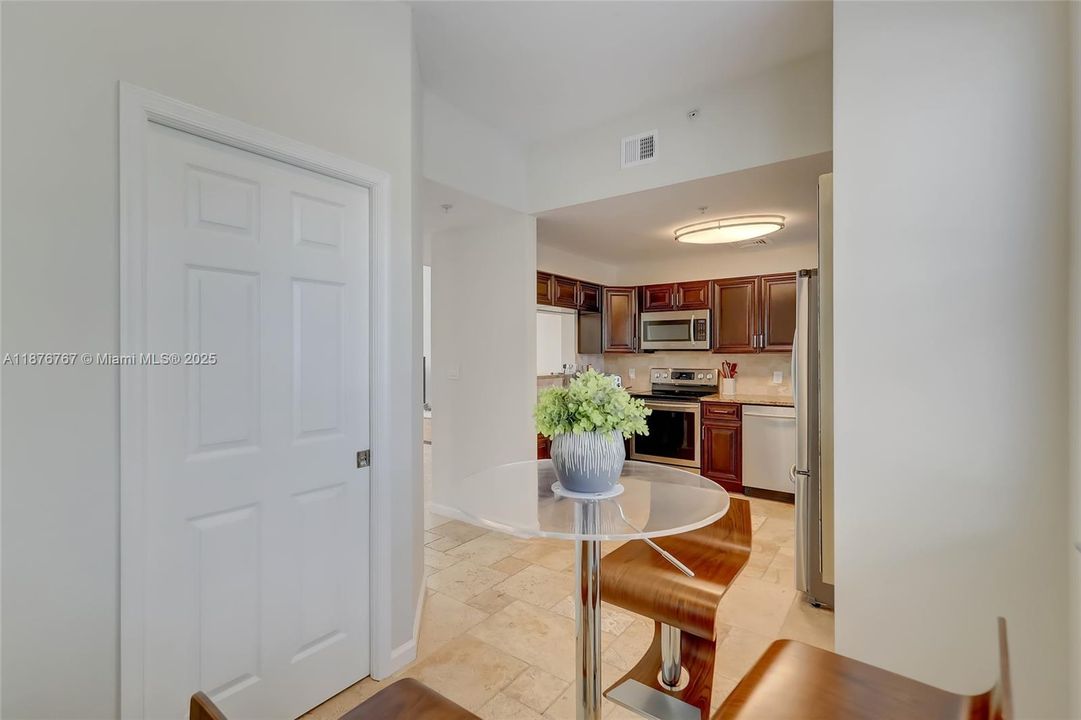 For Sale: $724,900 (2 beds, 2 baths, 1724 Square Feet)