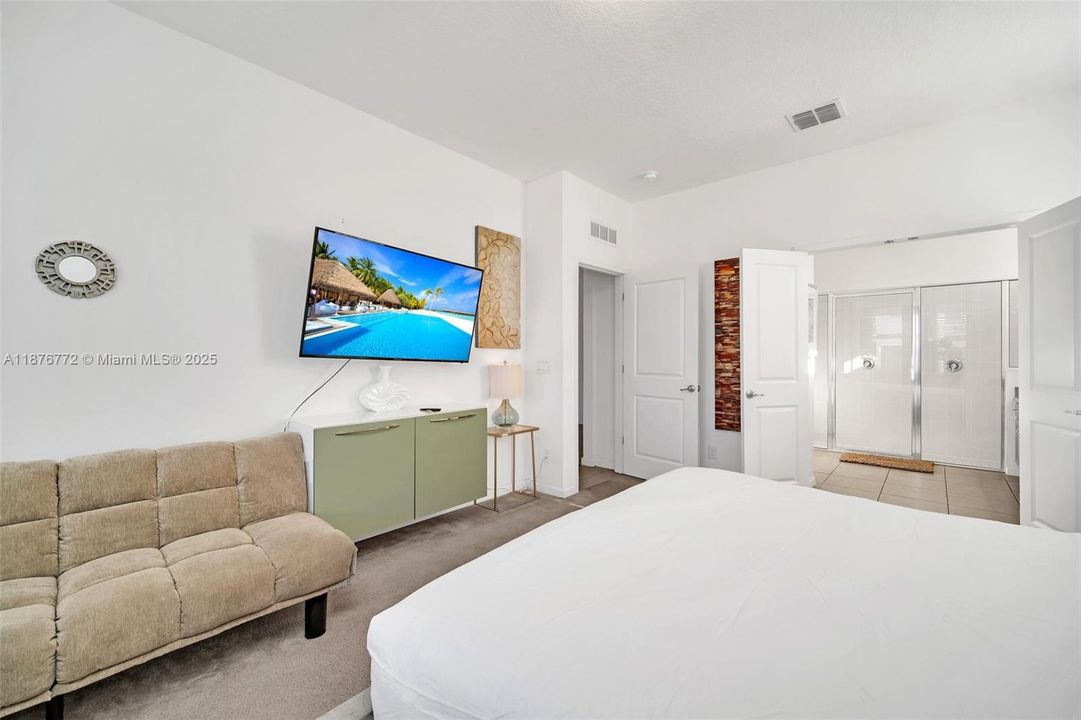 待售: $630,000 (6 贝兹, 6 浴室, 3395 平方英尺)