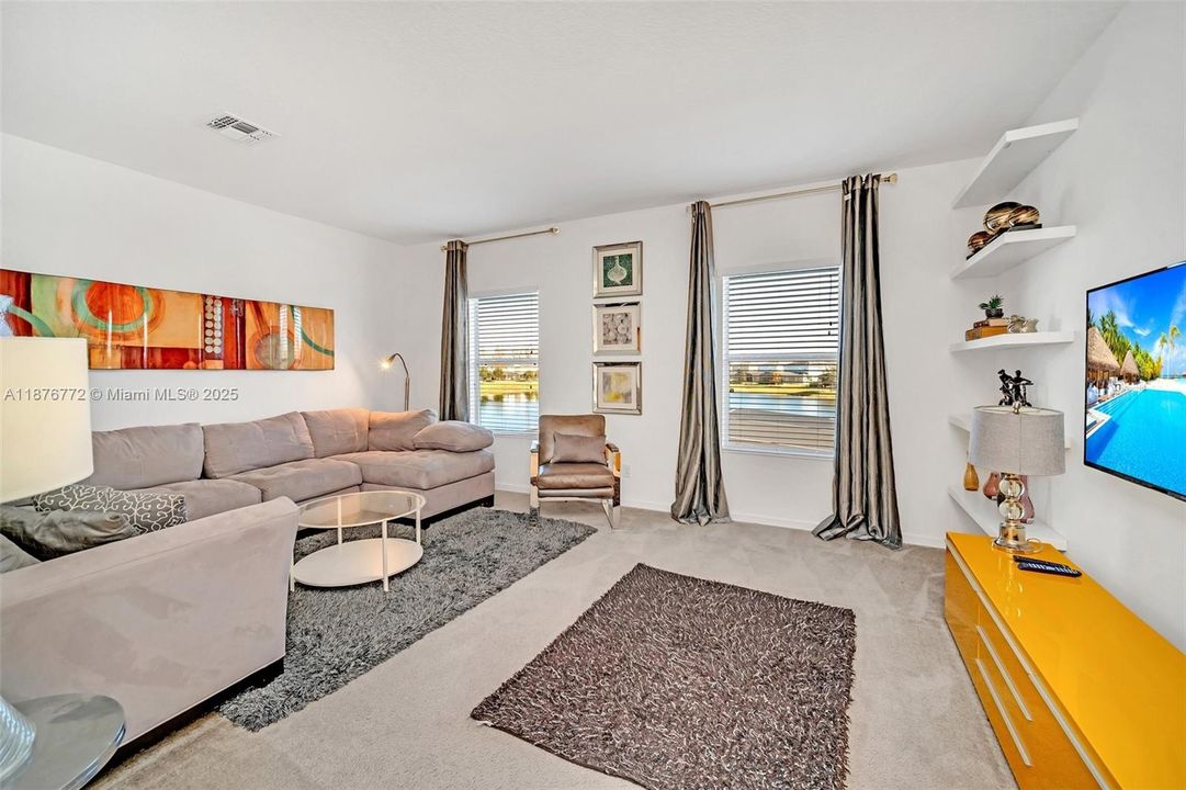 待售: $630,000 (6 贝兹, 6 浴室, 3395 平方英尺)