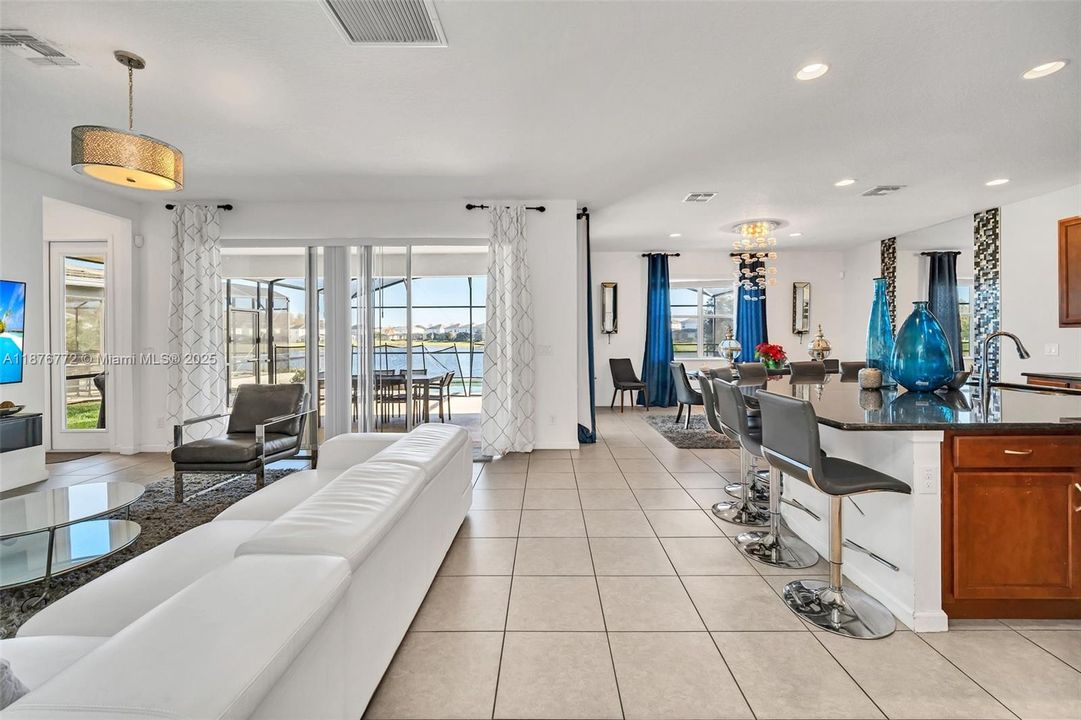 待售: $630,000 (6 贝兹, 6 浴室, 3395 平方英尺)