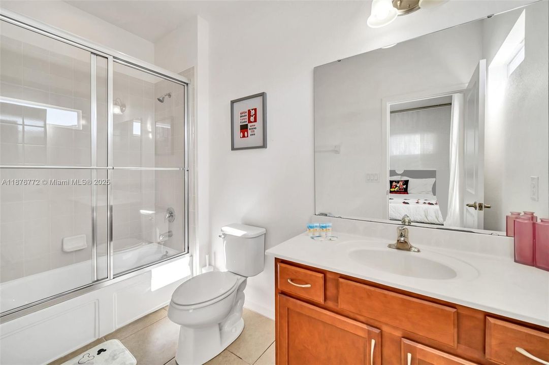 待售: $630,000 (6 贝兹, 6 浴室, 3395 平方英尺)