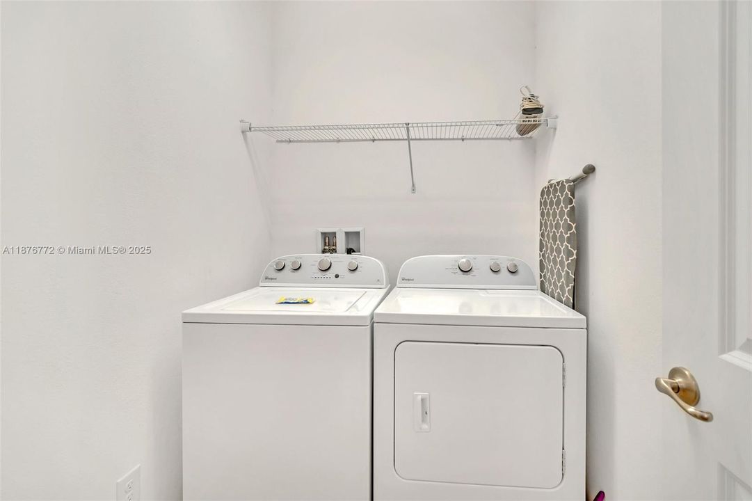 待售: $630,000 (6 贝兹, 6 浴室, 3395 平方英尺)