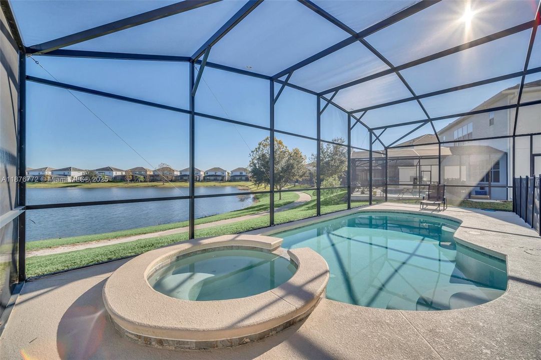 待售: $630,000 (6 贝兹, 6 浴室, 3395 平方英尺)