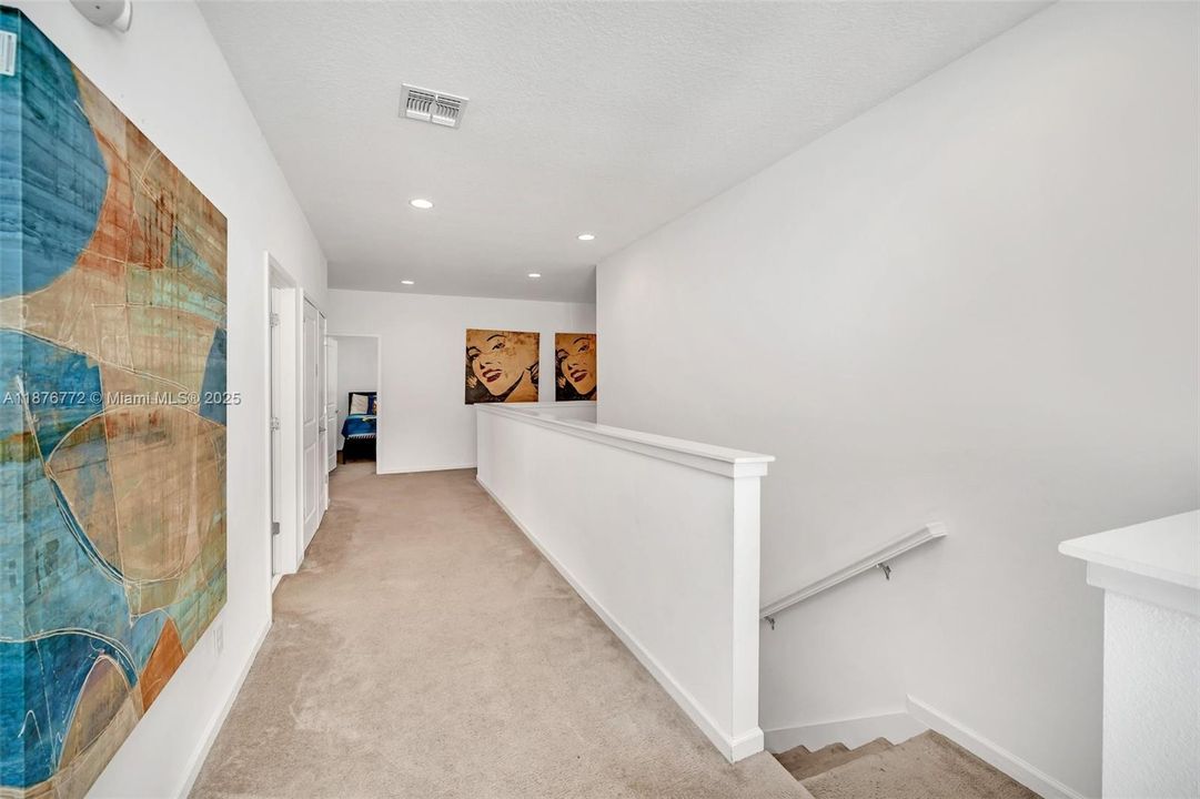 待售: $630,000 (6 贝兹, 6 浴室, 3395 平方英尺)