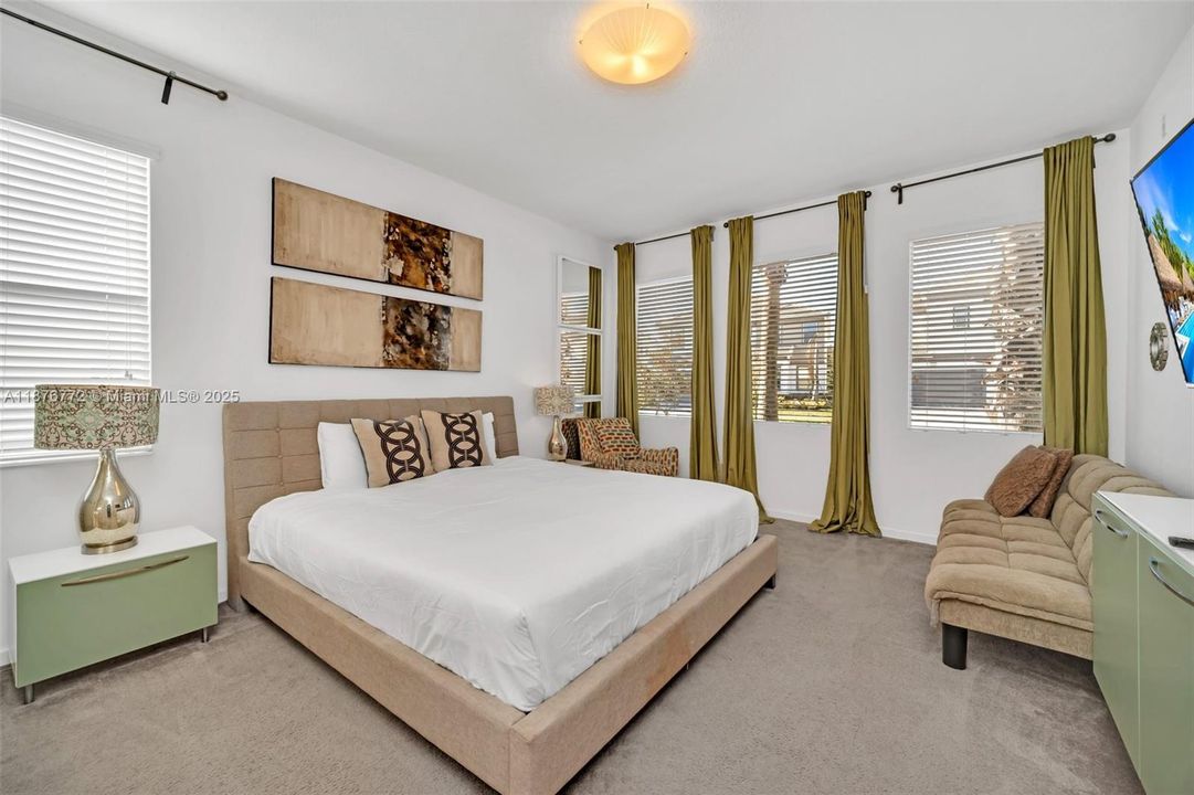 待售: $630,000 (6 贝兹, 6 浴室, 3395 平方英尺)