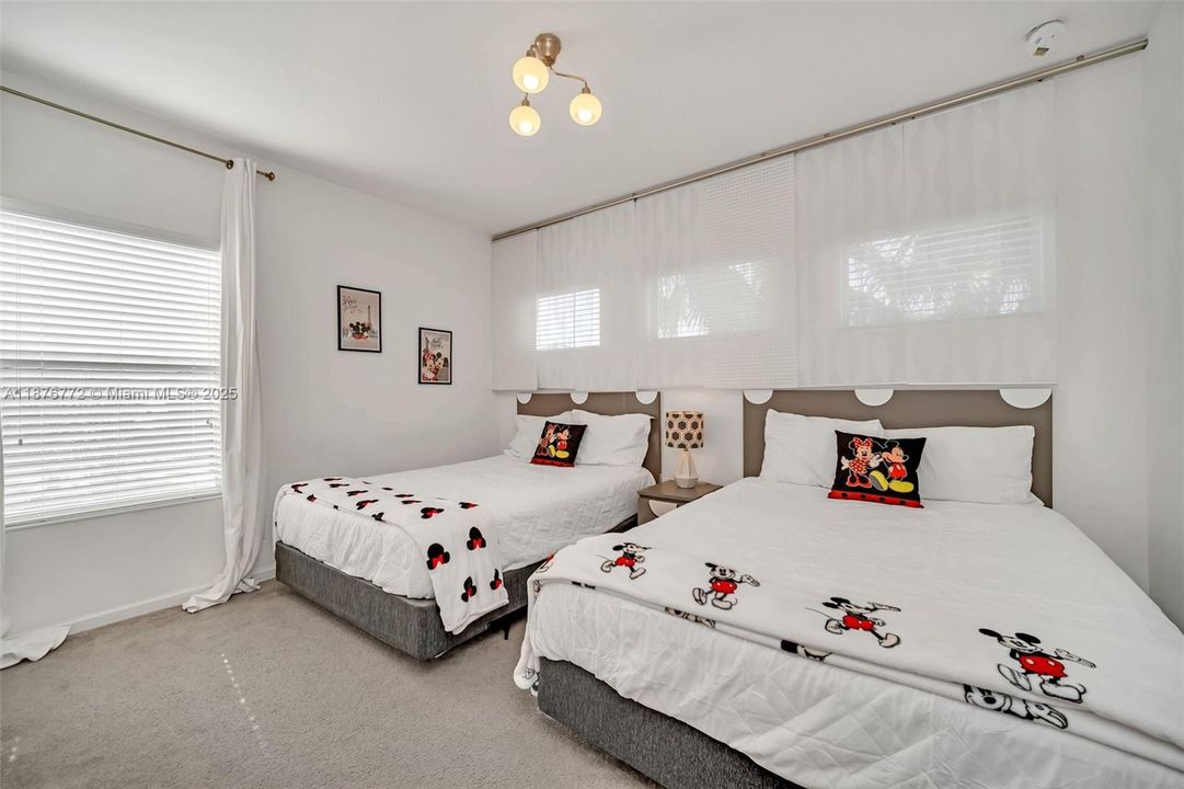 待售: $630,000 (6 贝兹, 6 浴室, 3395 平方英尺)