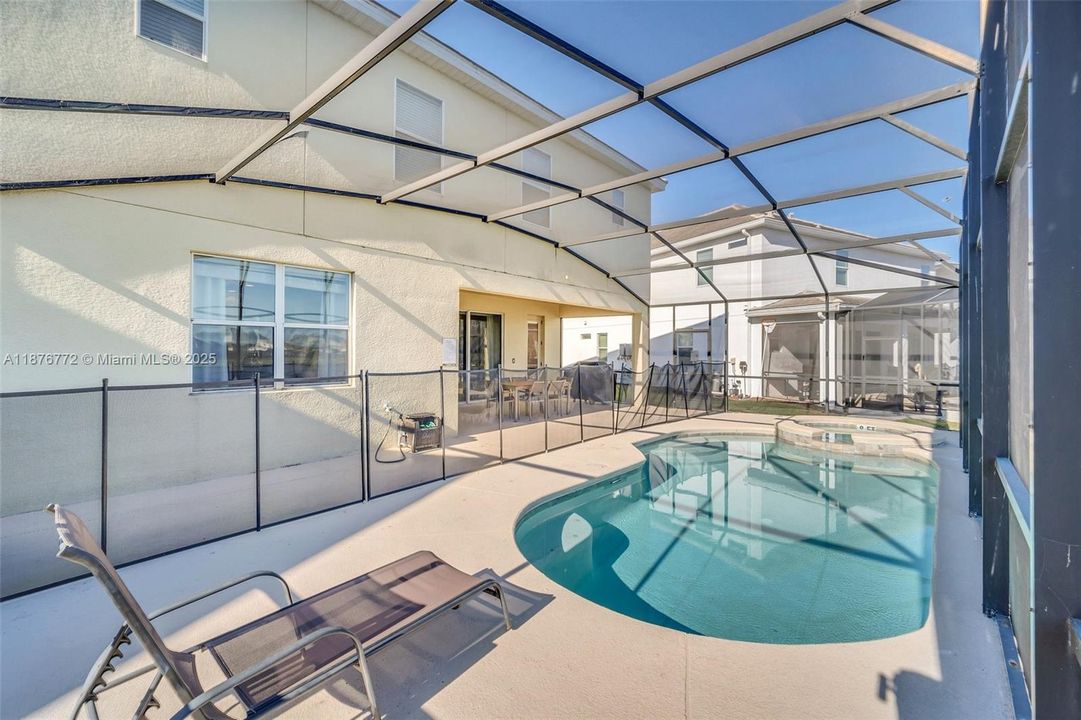 待售: $630,000 (6 贝兹, 6 浴室, 3395 平方英尺)