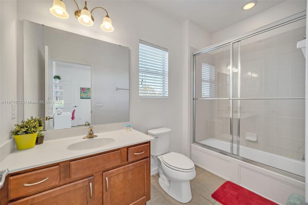 待售: $630,000 (6 贝兹, 6 浴室, 3395 平方英尺)