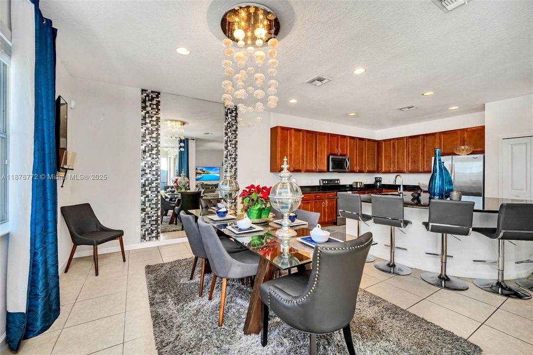 待售: $630,000 (6 贝兹, 6 浴室, 3395 平方英尺)