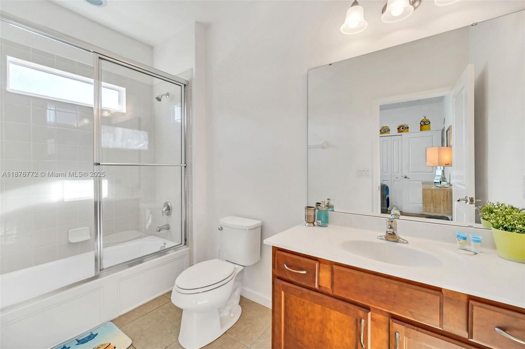 待售: $630,000 (6 贝兹, 6 浴室, 3395 平方英尺)