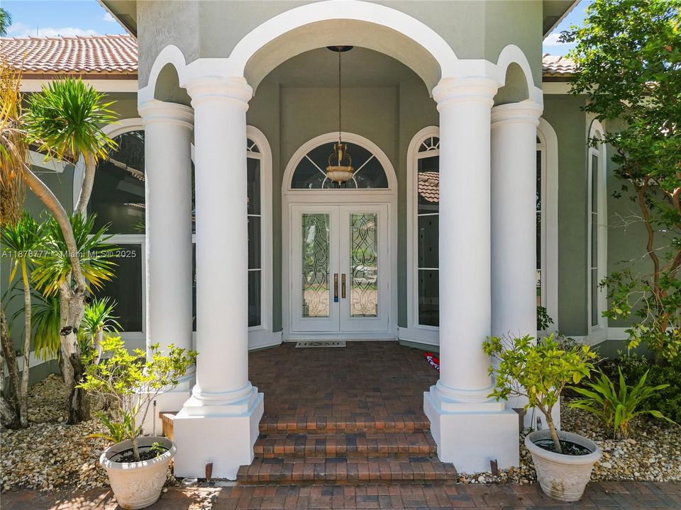 На продажу: $1,799,000 (6 спален, 4 ванн, 4156 Квадратных фут)