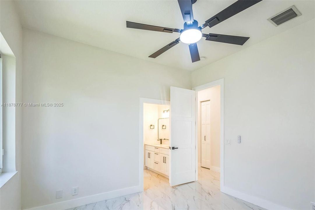 На продажу: $1,799,000 (6 спален, 4 ванн, 4156 Квадратных фут)