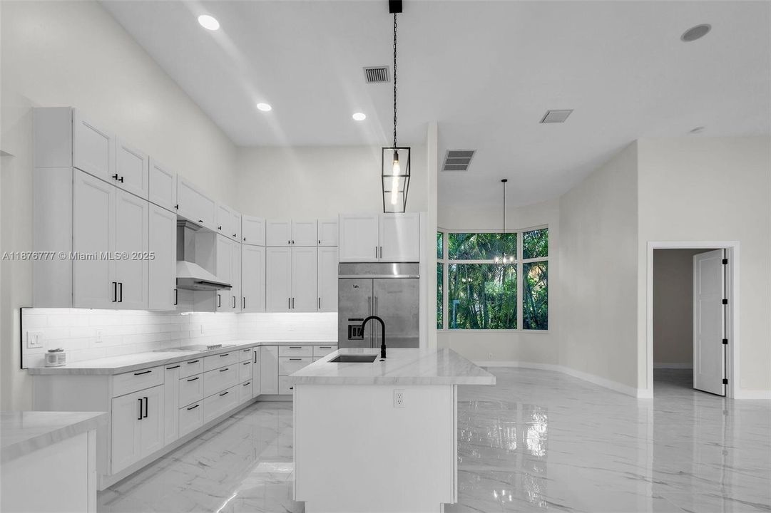 На продажу: $1,799,000 (6 спален, 4 ванн, 4156 Квадратных фут)