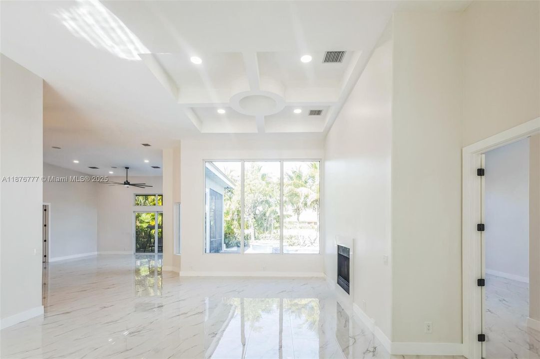 На продажу: $1,799,000 (6 спален, 4 ванн, 4156 Квадратных фут)