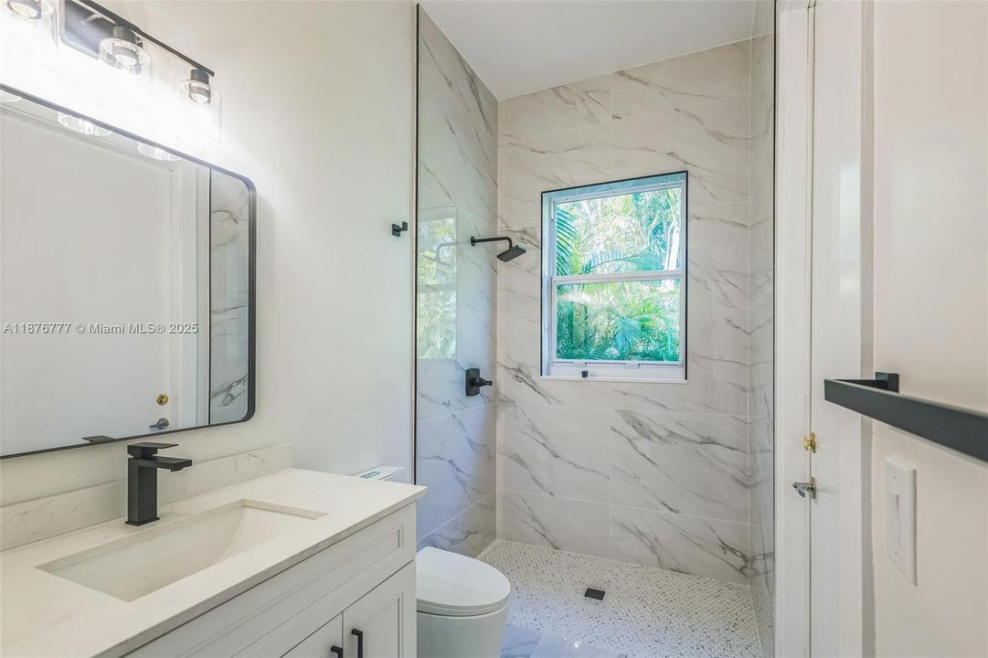 На продажу: $1,799,000 (6 спален, 4 ванн, 4156 Квадратных фут)