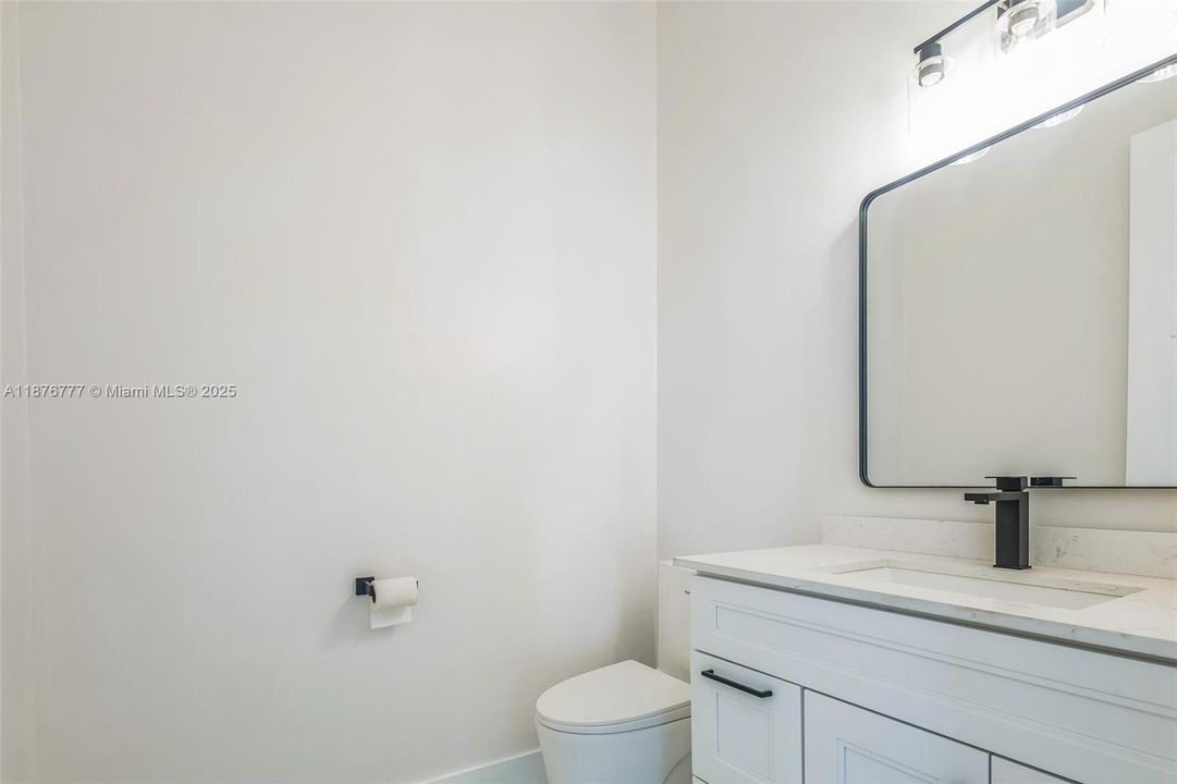 На продажу: $1,799,000 (6 спален, 4 ванн, 4156 Квадратных фут)