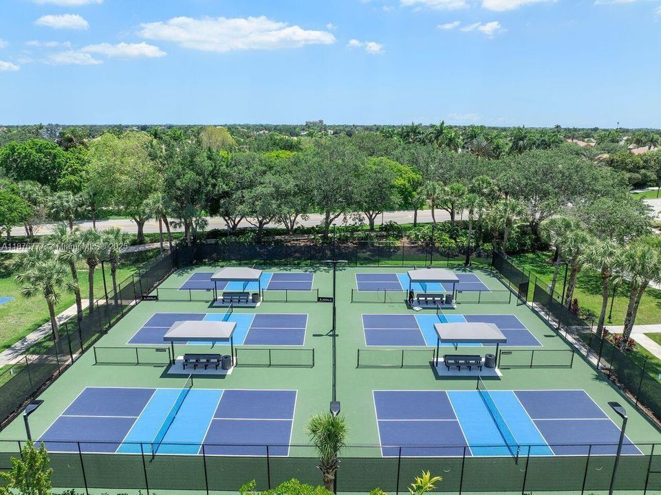 На продажу: $1,799,000 (6 спален, 4 ванн, 4156 Квадратных фут)