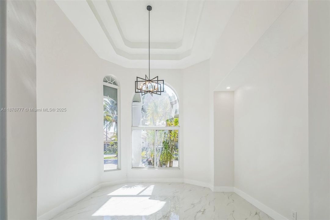 На продажу: $1,799,000 (6 спален, 4 ванн, 4156 Квадратных фут)