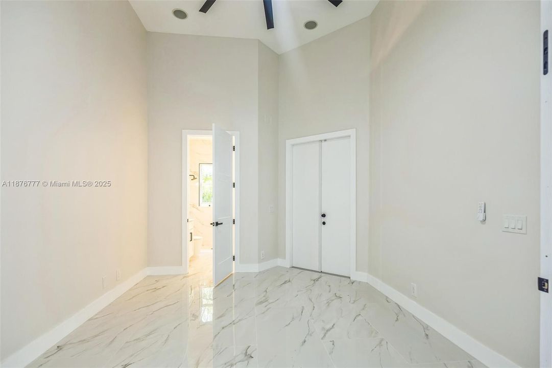 На продажу: $1,799,000 (6 спален, 4 ванн, 4156 Квадратных фут)