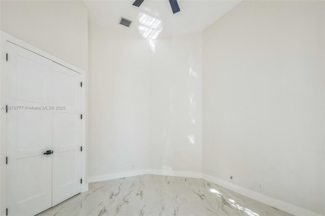 На продажу: $1,799,000 (6 спален, 4 ванн, 4156 Квадратных фут)