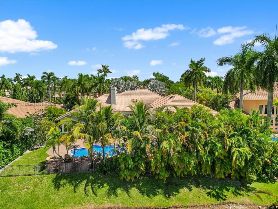 На продажу: $1,799,000 (6 спален, 4 ванн, 4156 Квадратных фут)