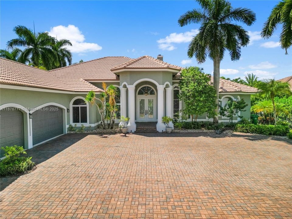 На продажу: $1,799,000 (6 спален, 4 ванн, 4156 Квадратных фут)