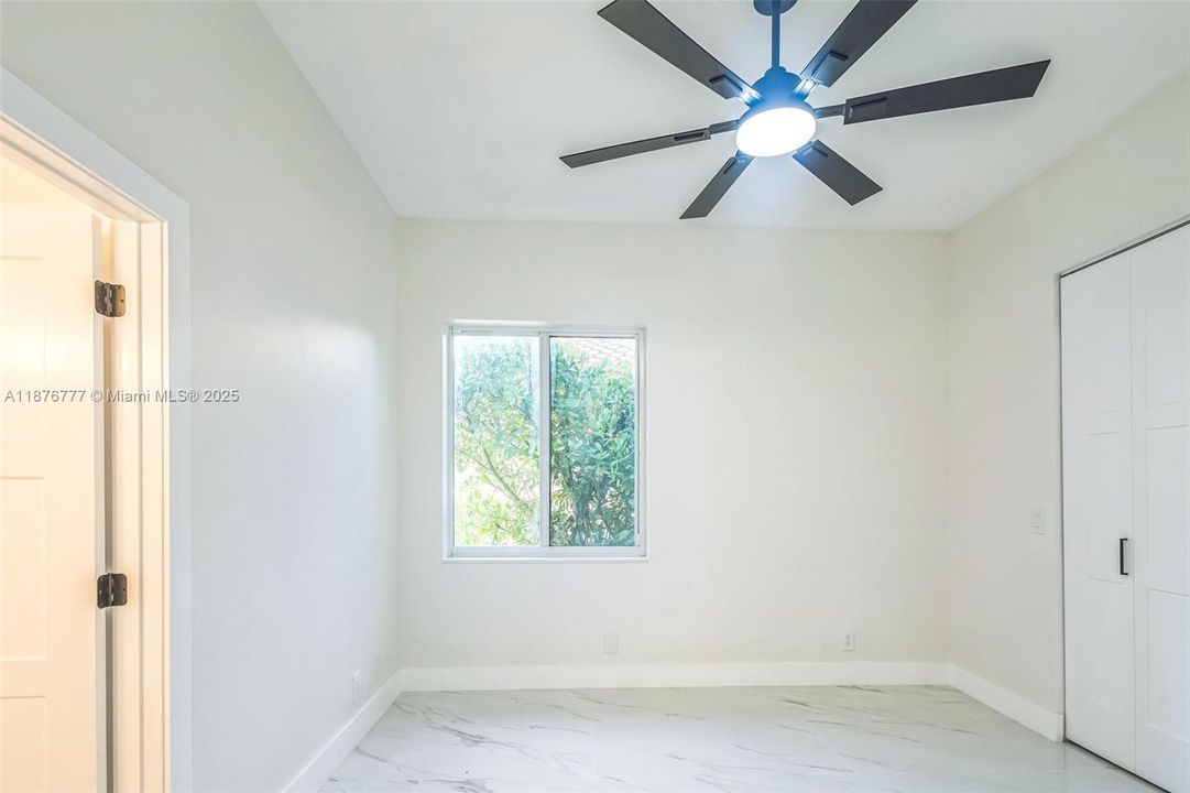 На продажу: $1,799,000 (6 спален, 4 ванн, 4156 Квадратных фут)