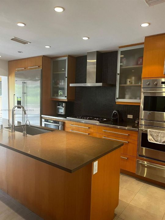 Недавно продано: $1,395,000 (4 спален, 3 ванн, 3399 Квадратных фут)