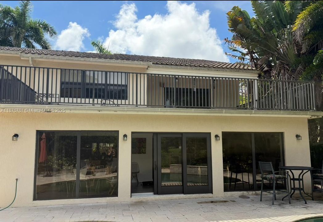 Недавно продано: $1,395,000 (4 спален, 3 ванн, 3399 Квадратных фут)