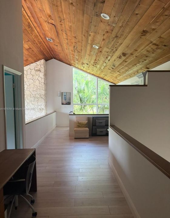 Недавно продано: $1,395,000 (4 спален, 3 ванн, 3399 Квадратных фут)