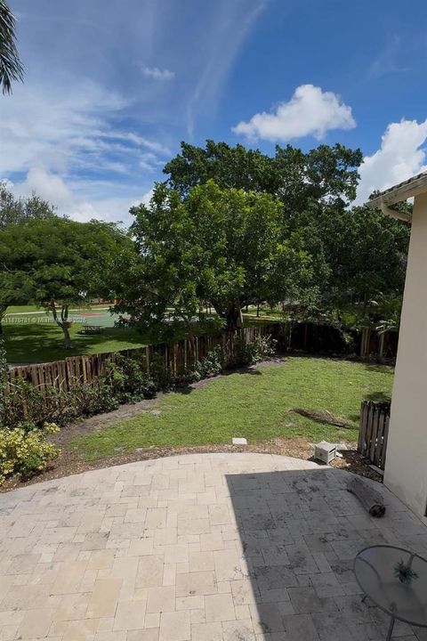 Недавно продано: $1,395,000 (4 спален, 3 ванн, 3399 Квадратных фут)