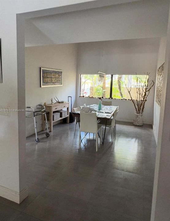 Недавно продано: $1,395,000 (4 спален, 3 ванн, 3399 Квадратных фут)