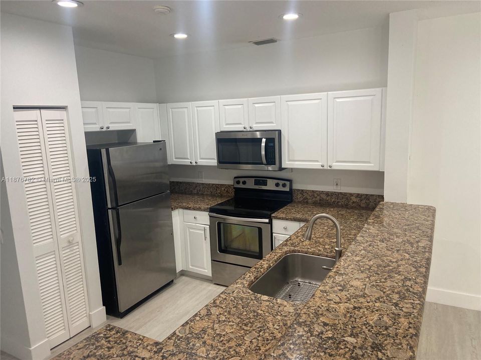 For Rent: $4,400 (3 beds, 2 baths, 1893 Square Feet)